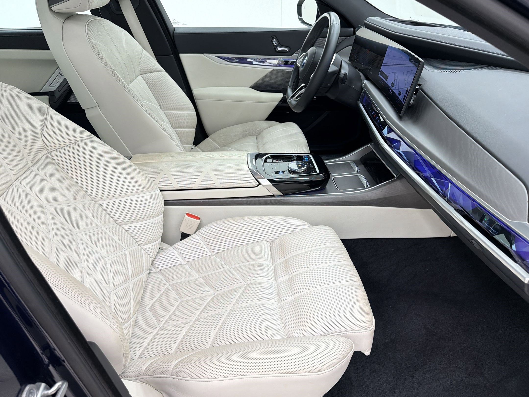 Certified 2023 BMW i7 xDrive60 AWD/4WD image 28