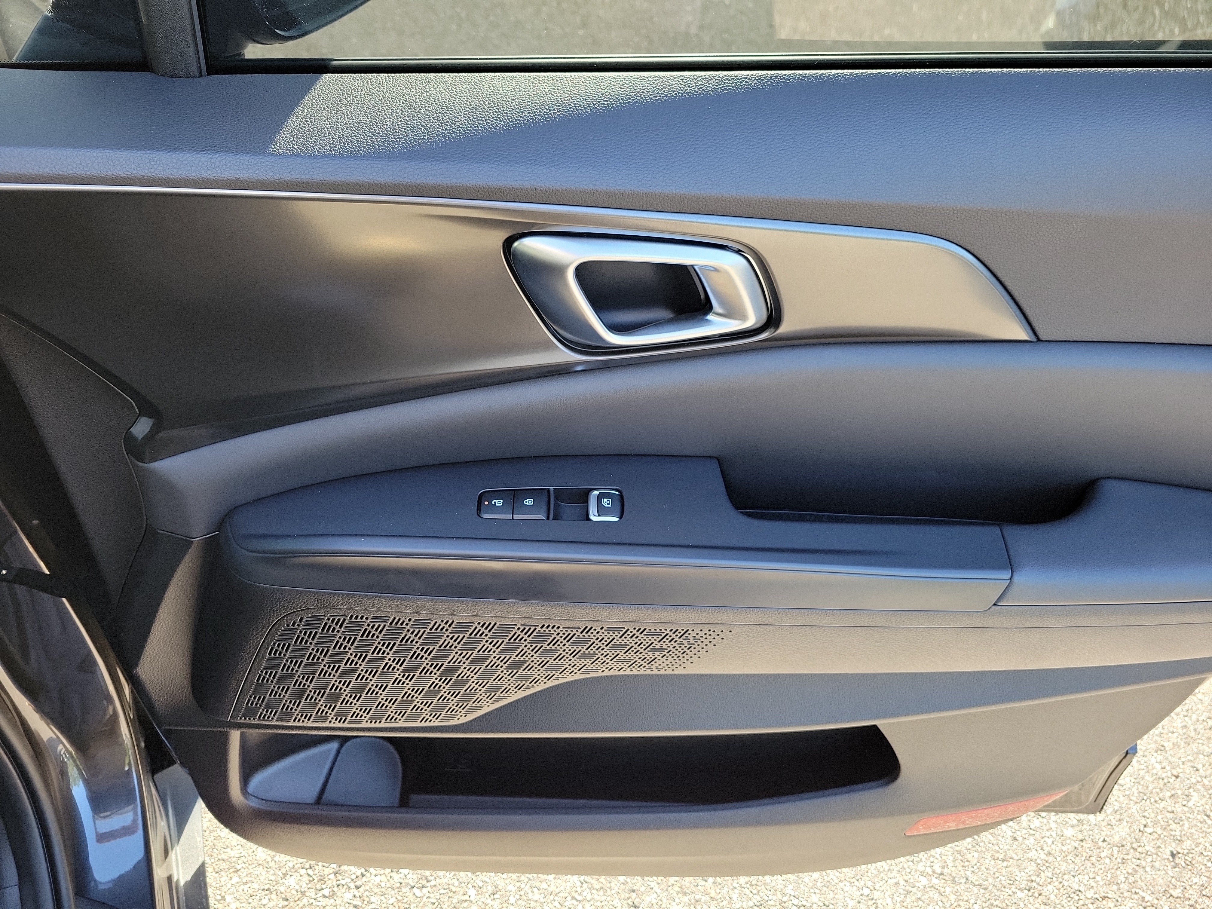 Certified 2025 Kia Carnival SX w/ SX Dark Edition Package FWD image 8