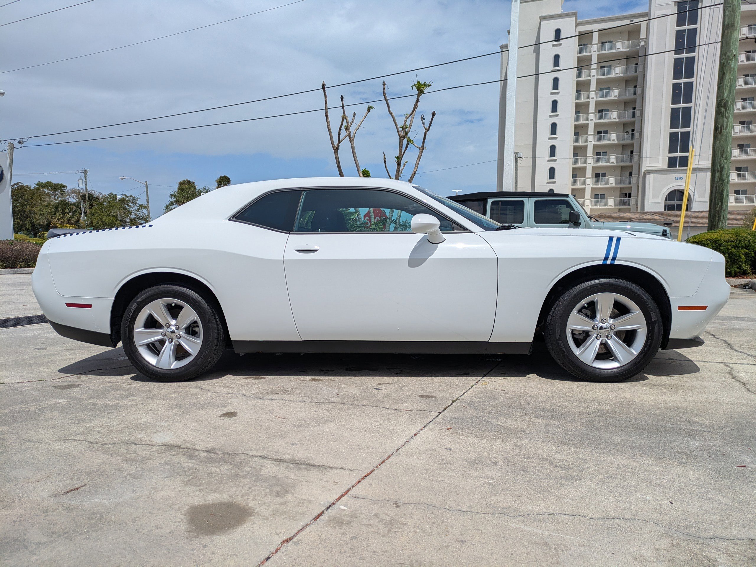 Used 2023 Dodge Challenger SXT image 3