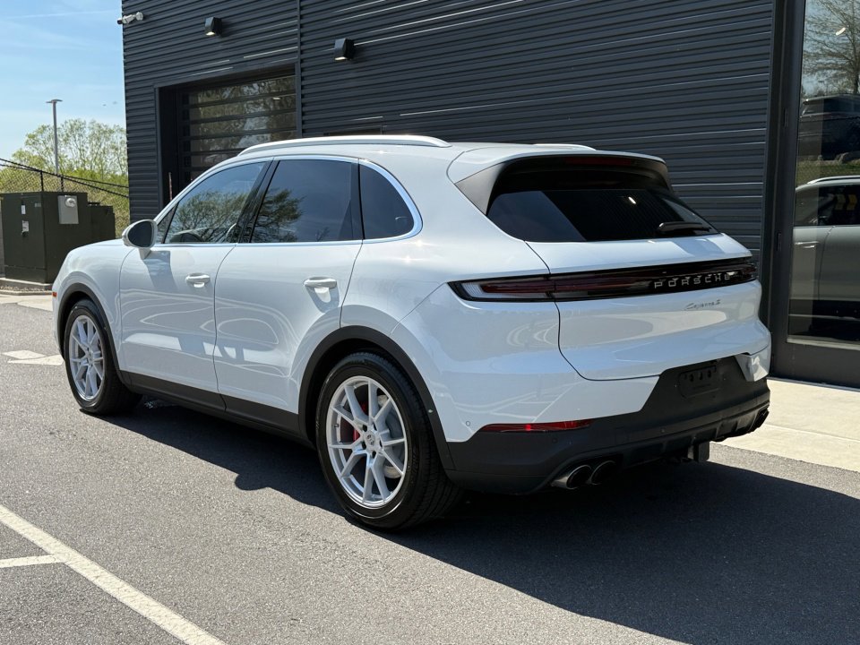 Certified 2025 Porsche Cayenne S image 3