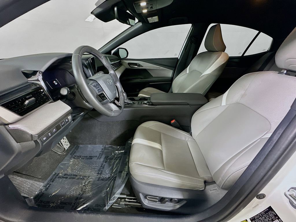 Used 2025 Toyota Camry SE w/ Convenience Package image 13