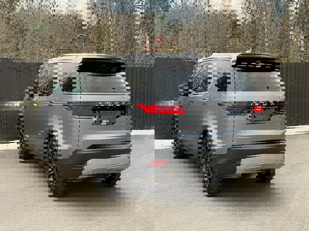Certified 2025 Land Rover Discovery S image 3