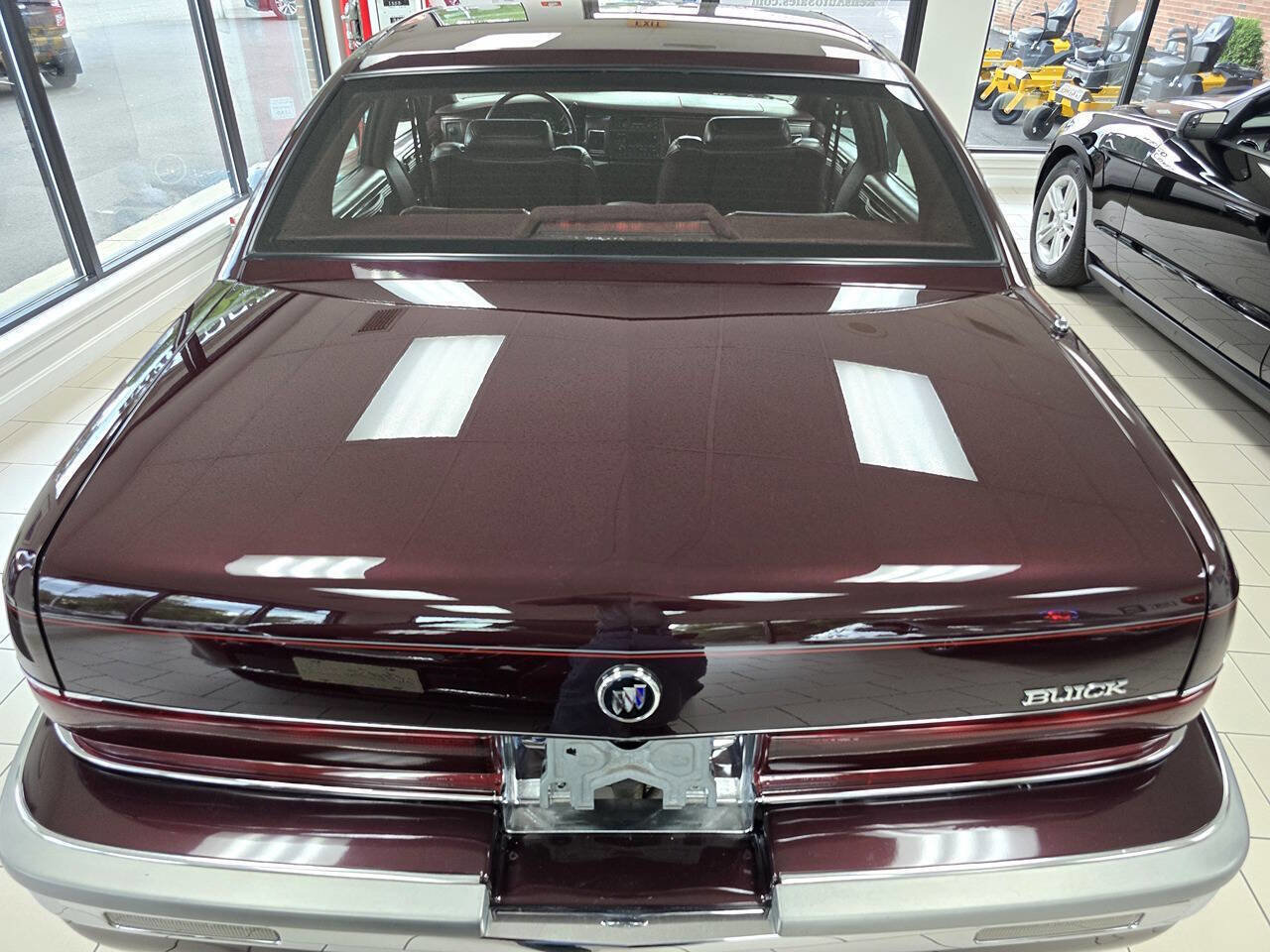 Used 1996 Buick Roadmaster Sedan RWD image 11