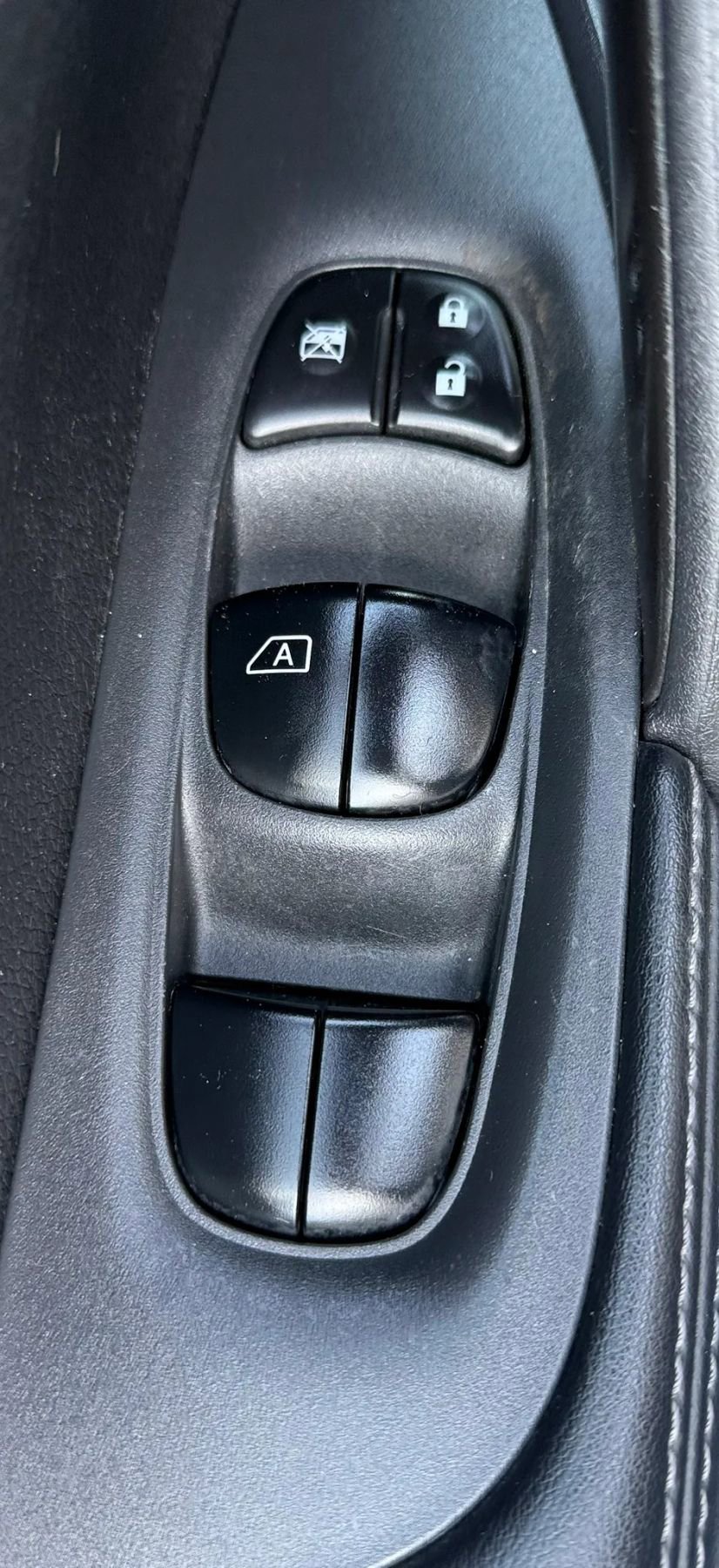 Used 2018 Nissan Rogue S image 22
