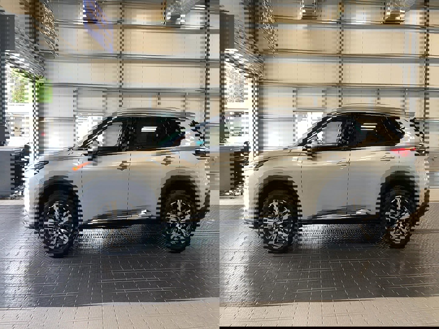 Used 2022 Nissan Rogue SL w/ SL Premium Package image 4