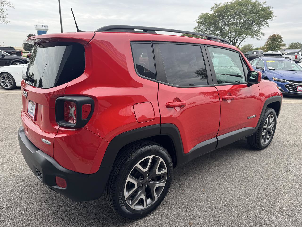 Used 2018 Jeep Renegade Latitude w/ Cold Weather Group AWD/4WD image 8