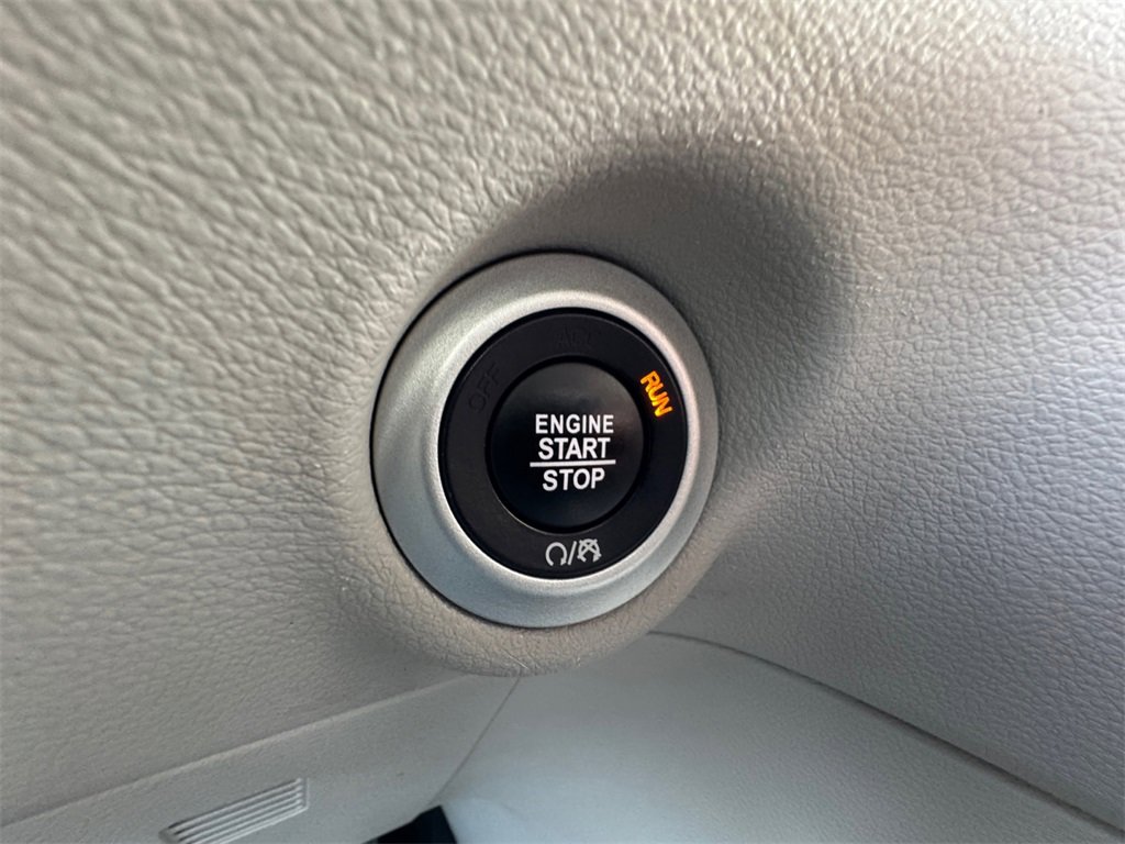 Used 2022 Chrysler Pacifica Touring-L image 25