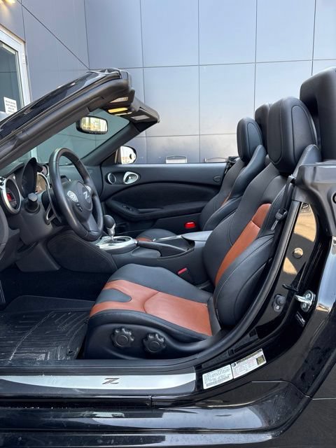 Used 2019 Nissan 370Z Touring RWD image 7