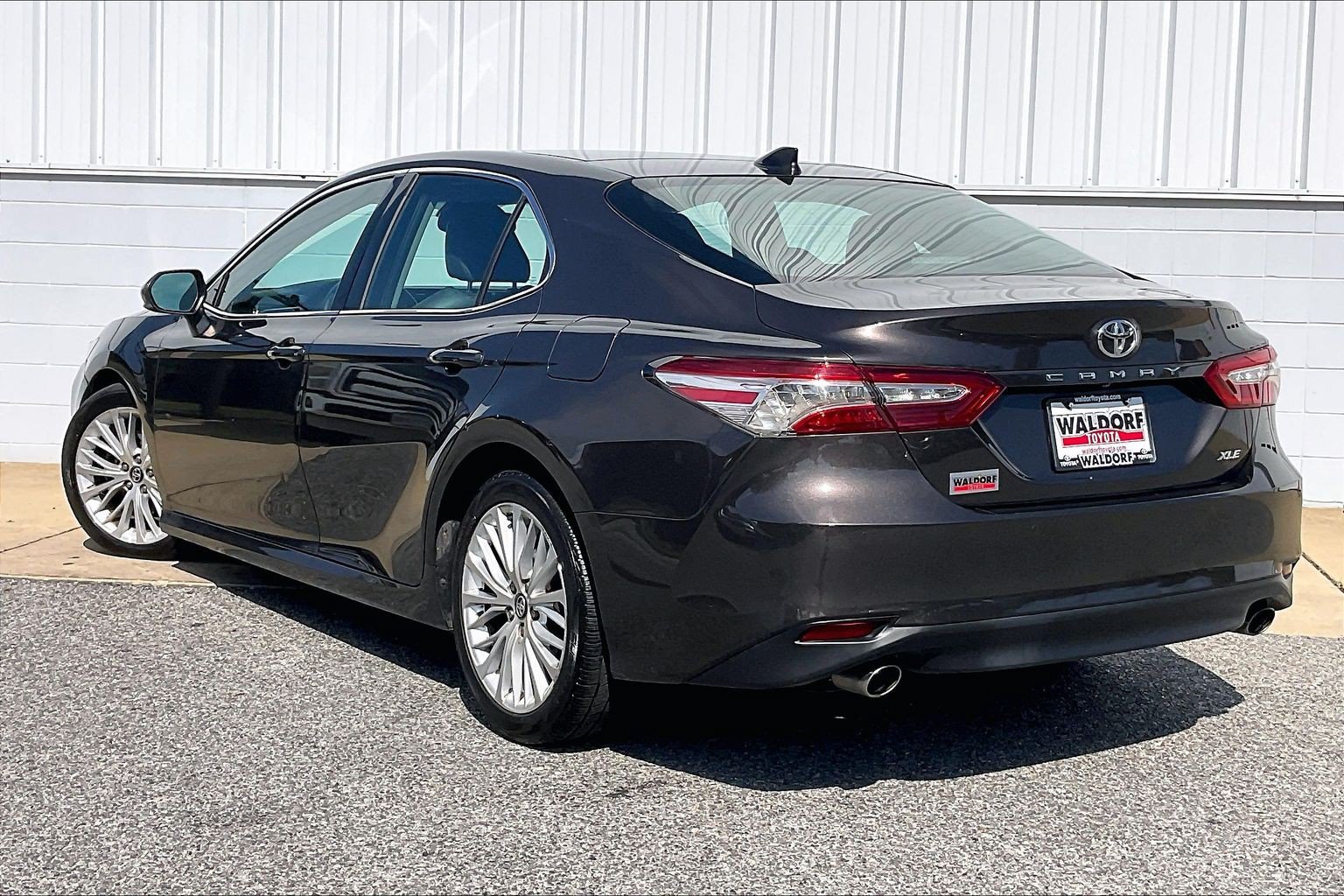 Used 2018 Toyota Camry XLE FWD image 15