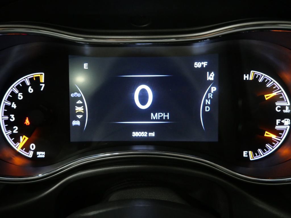 Used 2021 Jeep Grand Cherokee Trailhawk w/ Trailhawk Luxury Group AWD/4WD image 16