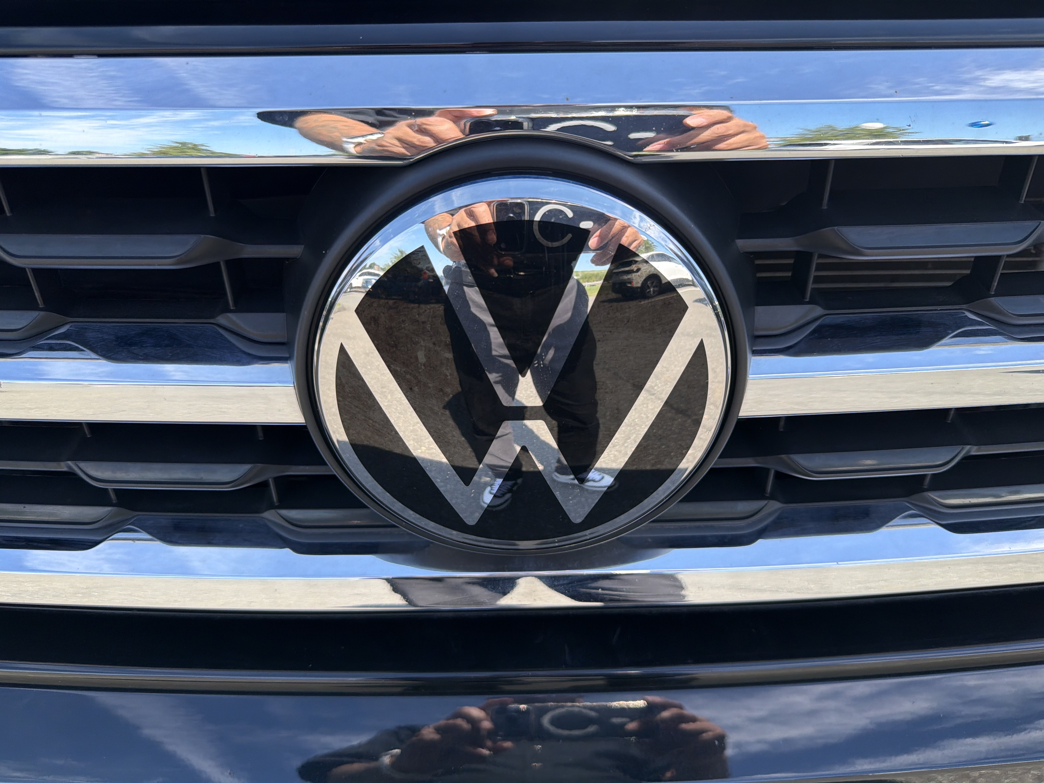 Certified 2023 Volkswagen Atlas Cross Sport SE w/ Panoramic Sunroof Package AWD/4WD image 11
