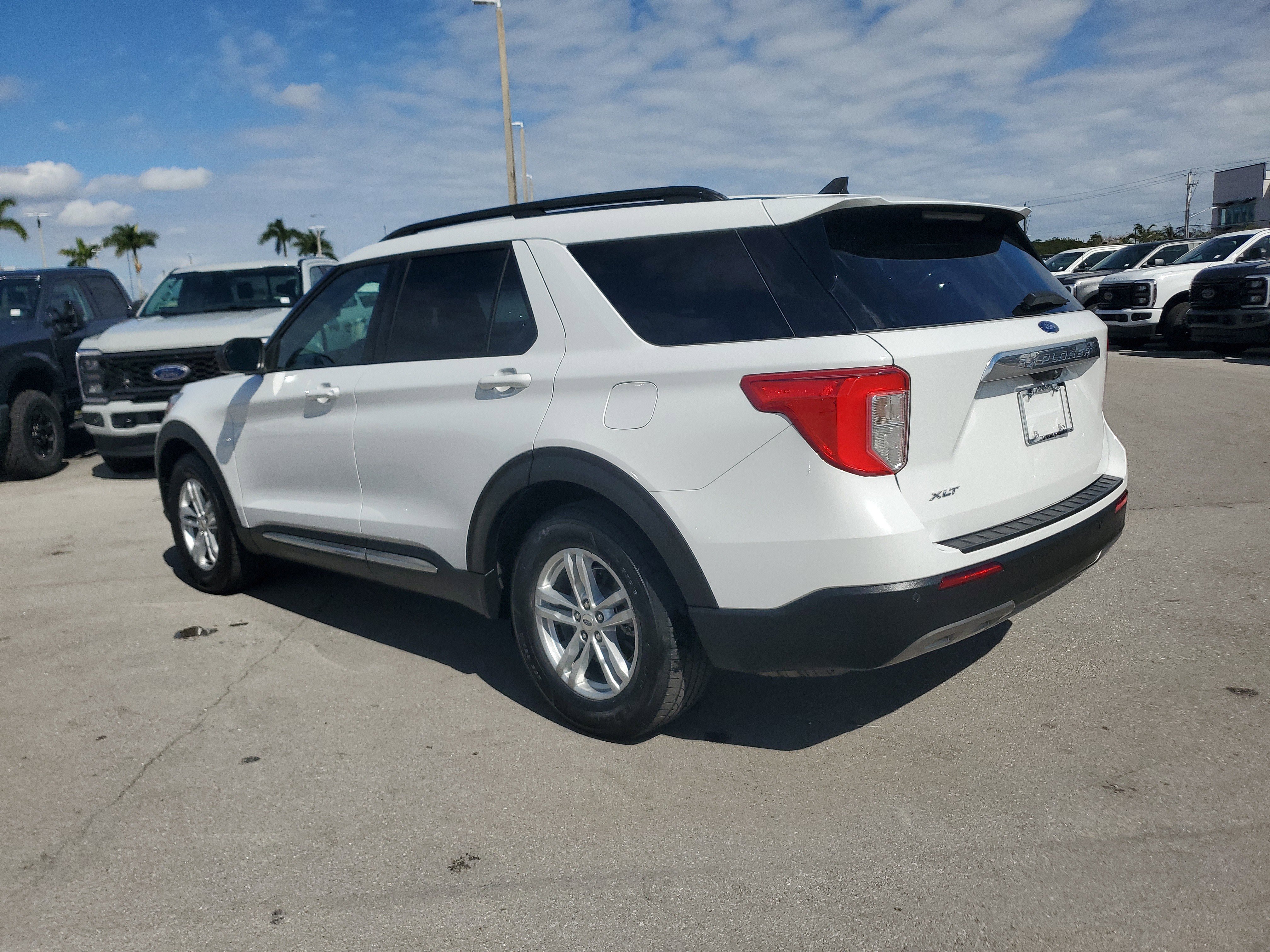 Used 2021 Ford Explorer XLT w/ Equipment Group 202A image 7