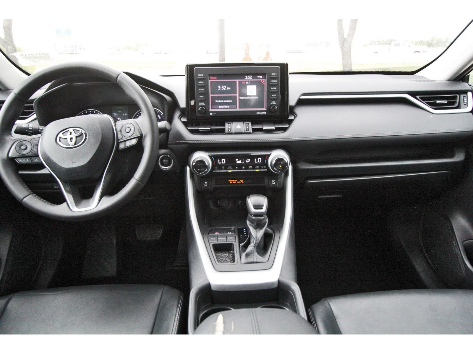 Used 2021 Toyota RAV4 XLE Premium FWD image 9