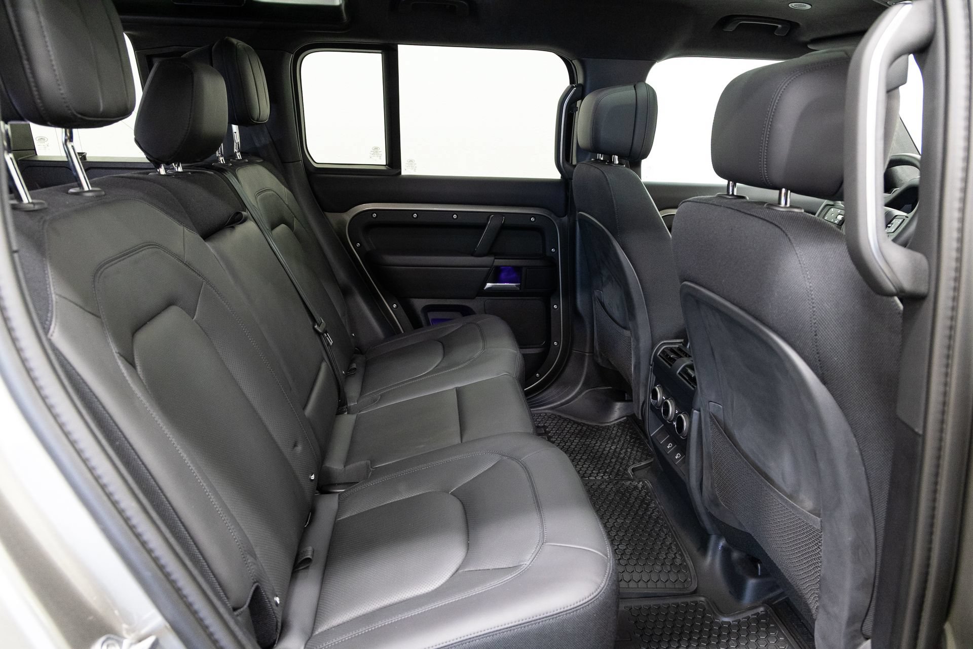 Used 2025 Land Rover Defender 110 X AWD/4WD image 15