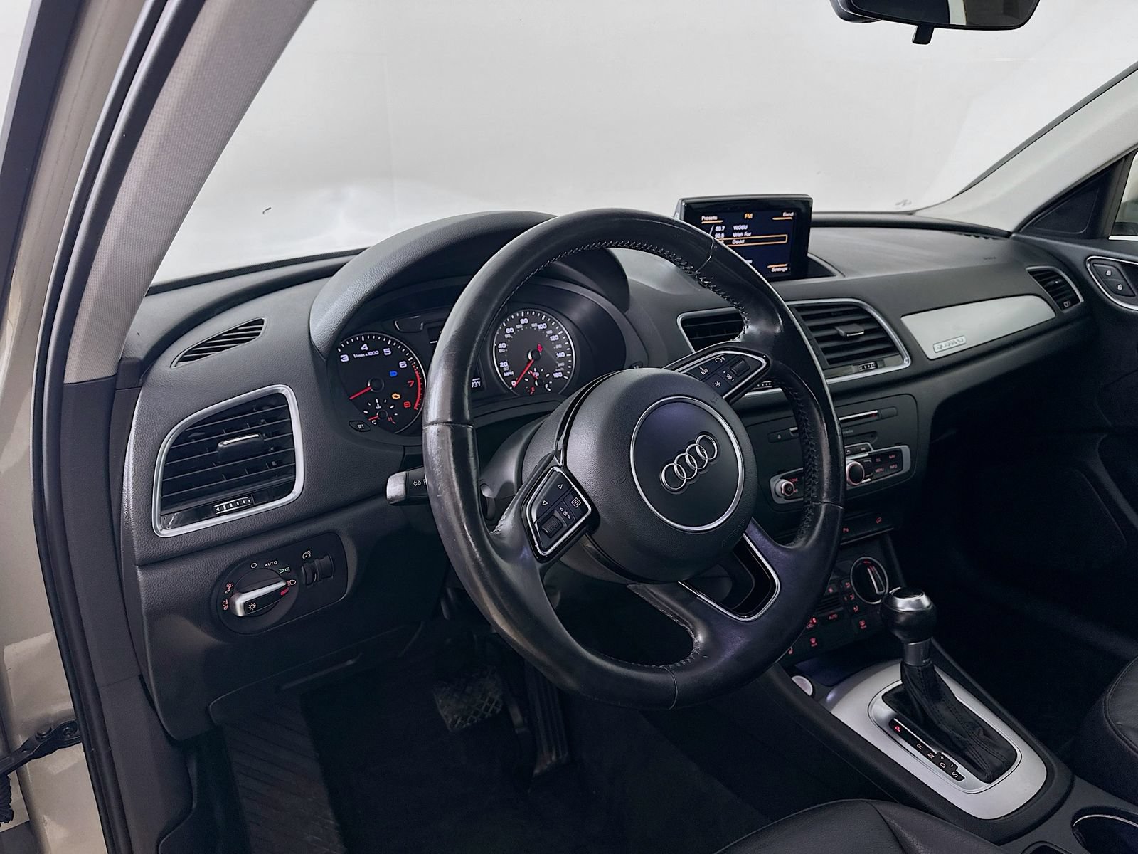 Used 2017 Audi Q3 2.0T Premium w/ Convenience Package AWD/4WD image 31