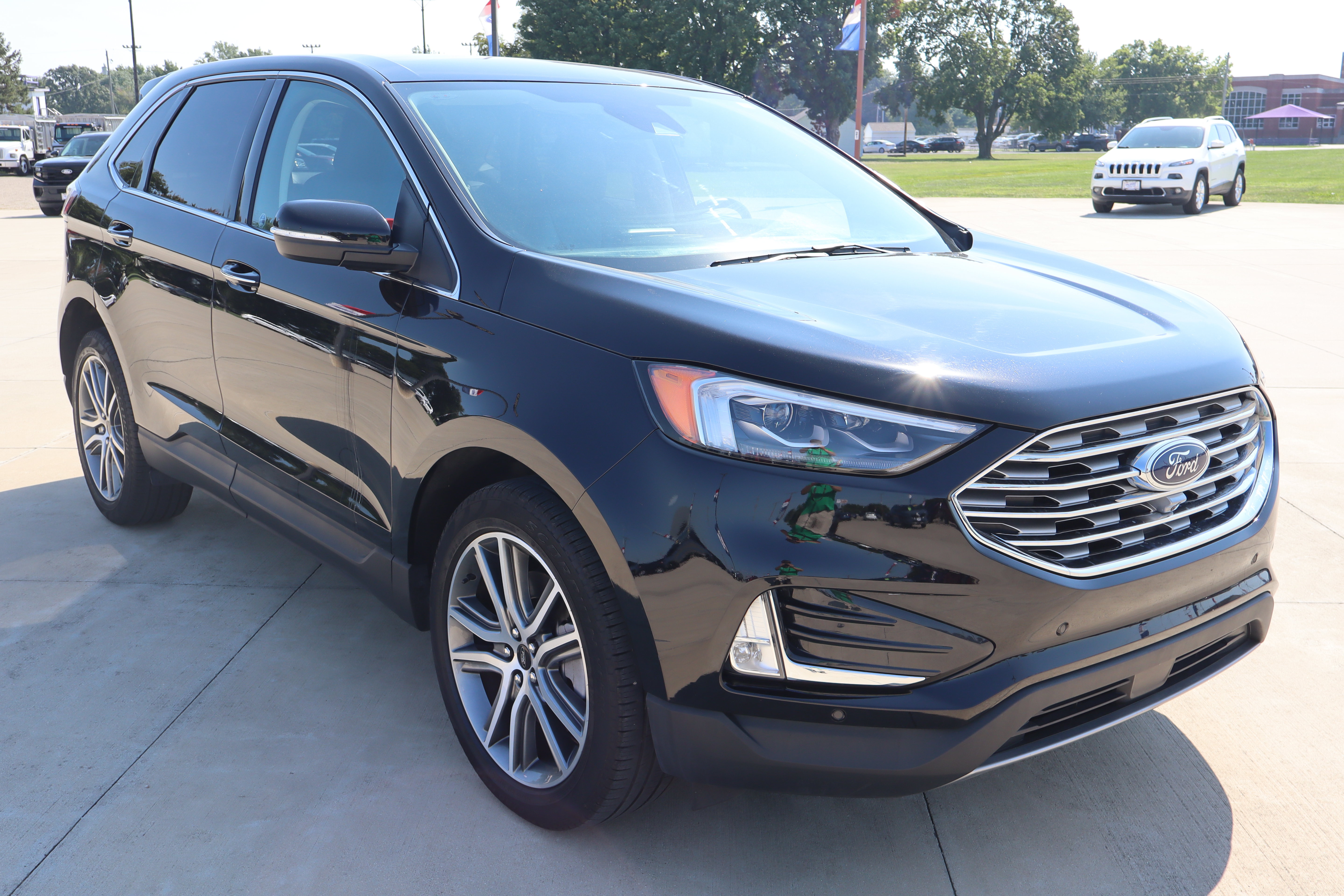 Used 2024 Ford Edge Titanium w/ Equipment Group 301A AWD/4WD image 3