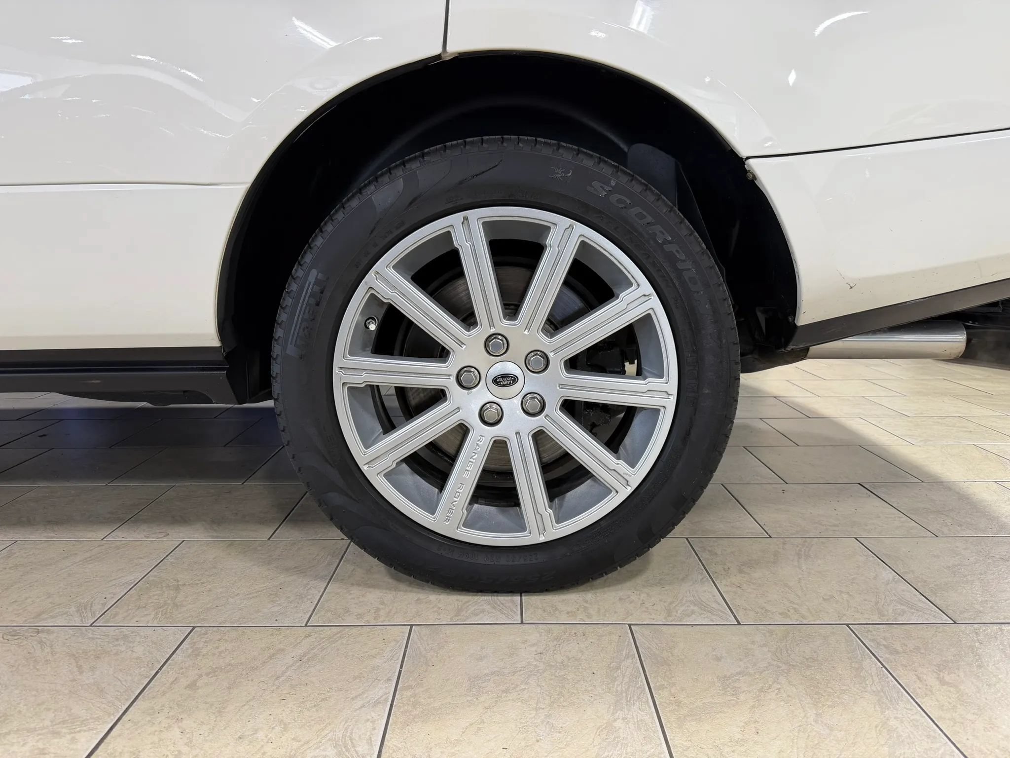 Used 2010 Land Rover Range Rover Supercharged AWD/4WD image 39