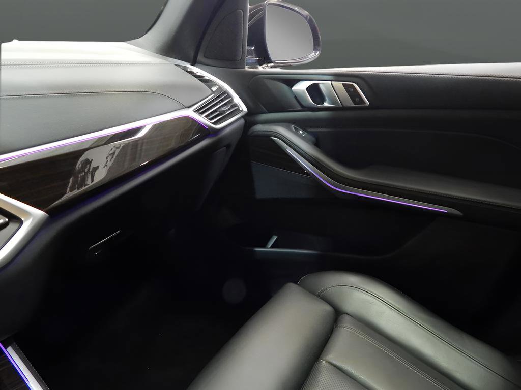 Used 2021 BMW X5 xDrive40i w/ M Sport Package image 21