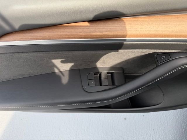 Used 2023 Tesla Model 3 Standard Range image 19