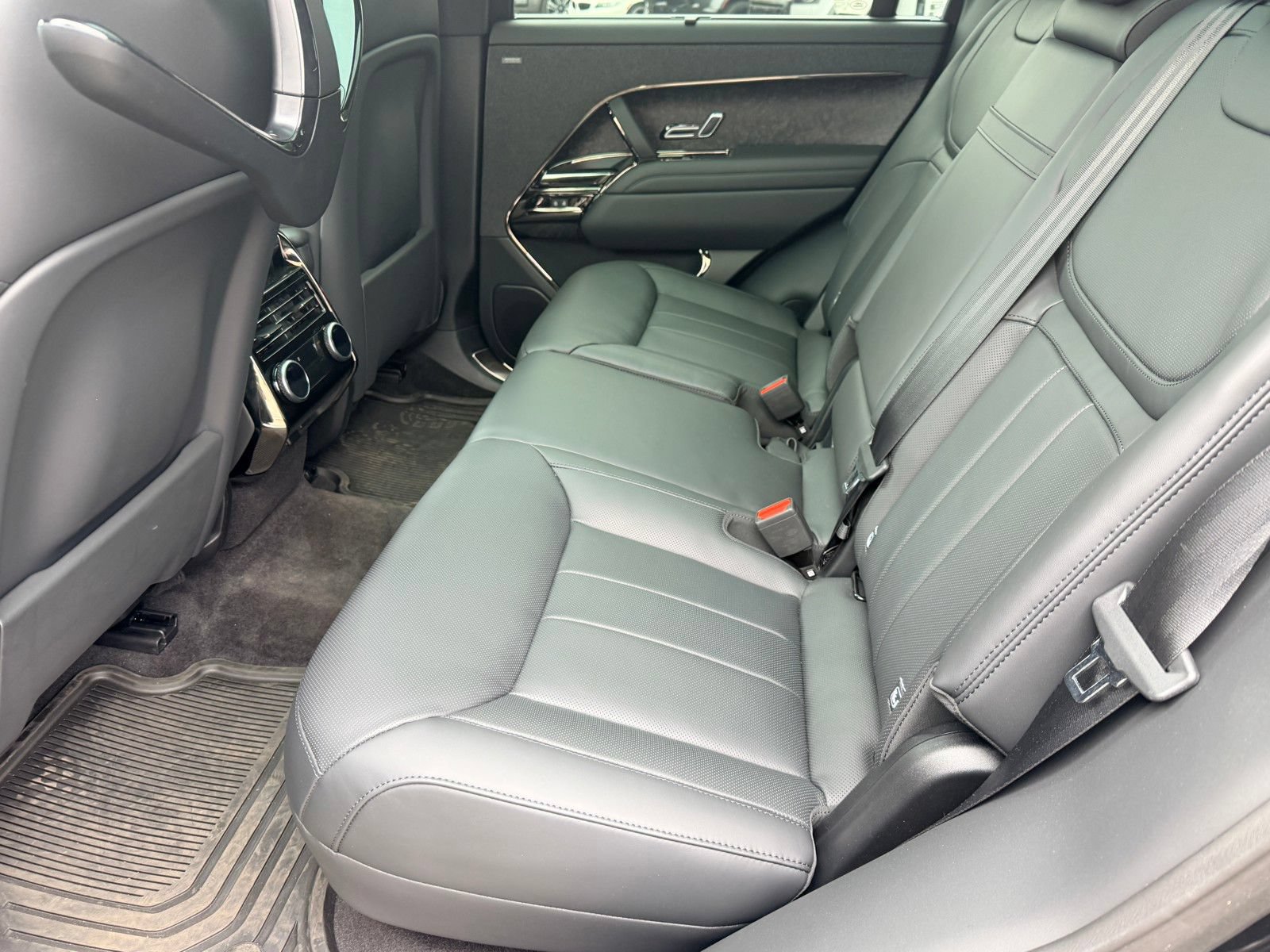 Used 2026 Land Rover Range Rover Sport Dynamic SE AWD/4WD image 19