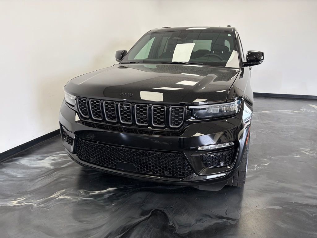 Used 2024 Jeep Grand Cherokee Summit image 3