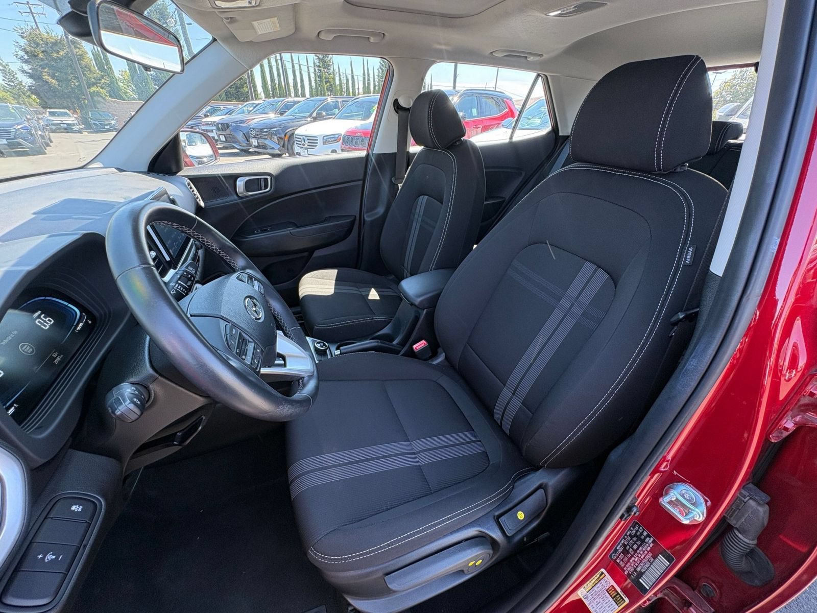 Used 2025 Hyundai Venue SEL FWD image 36