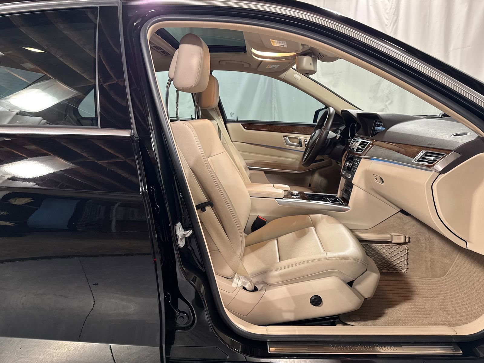 Used 2014 Mercedes-Benz E 350 4MATIC Sedan image 25