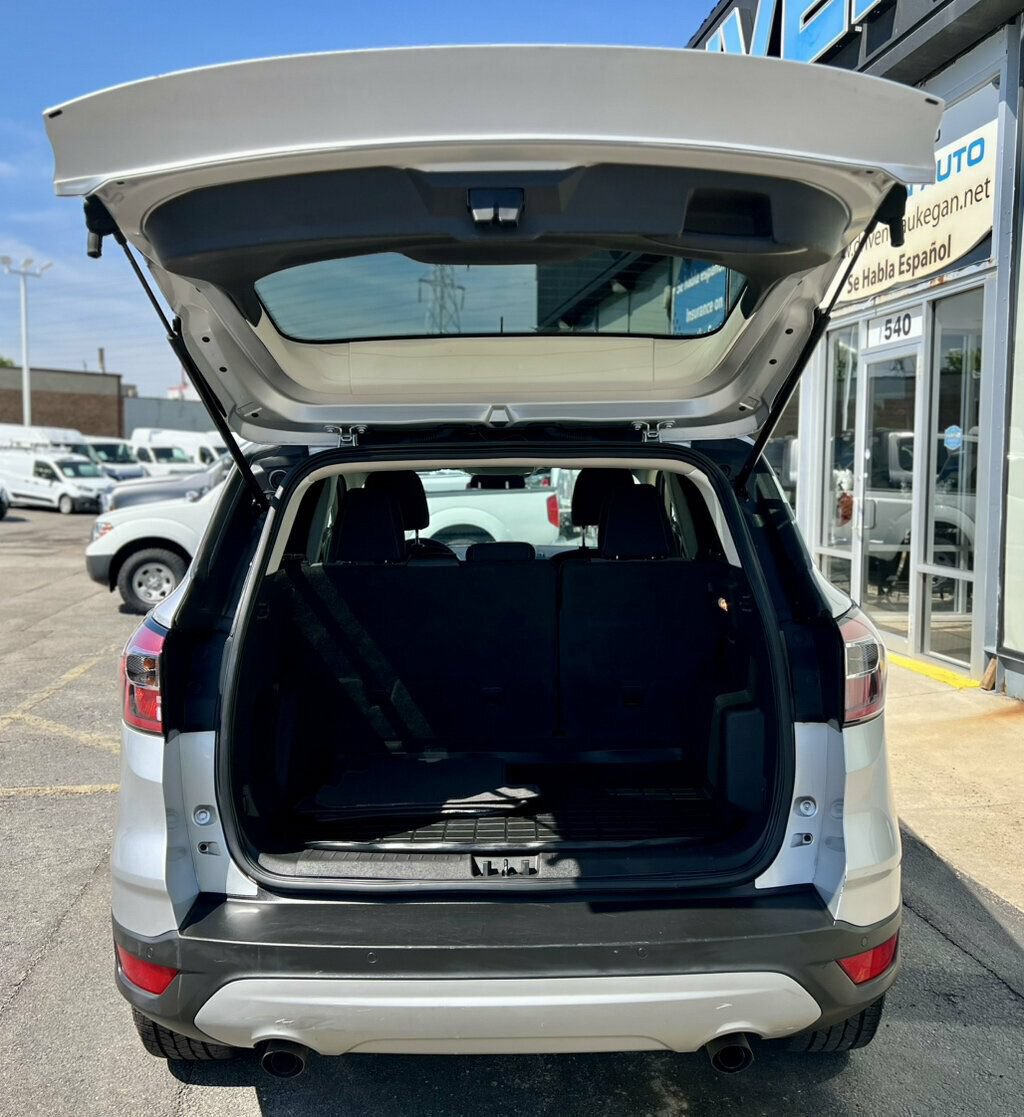 Used 2017 Ford Escape SE w/ Equipment Group 201A FWD image 8