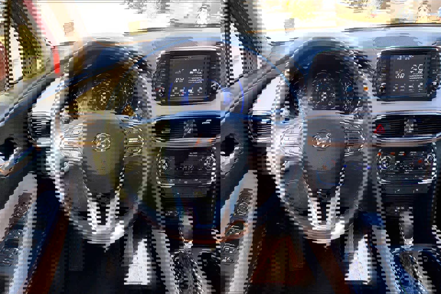 Used 2019 Hyundai Santa Fe Limited w/ Cargo Package image 7