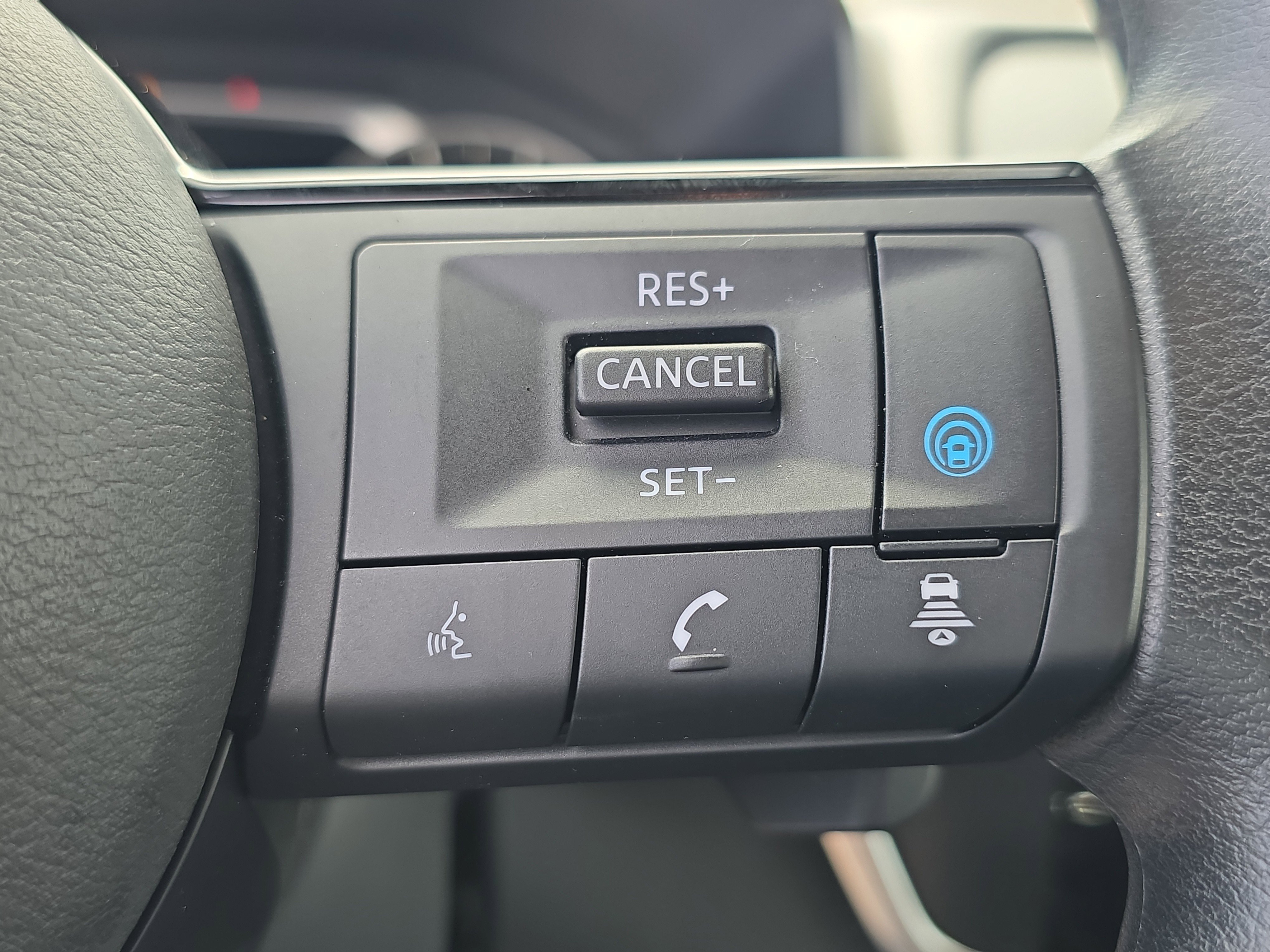 Used 2023 Nissan Rogue SV image 31