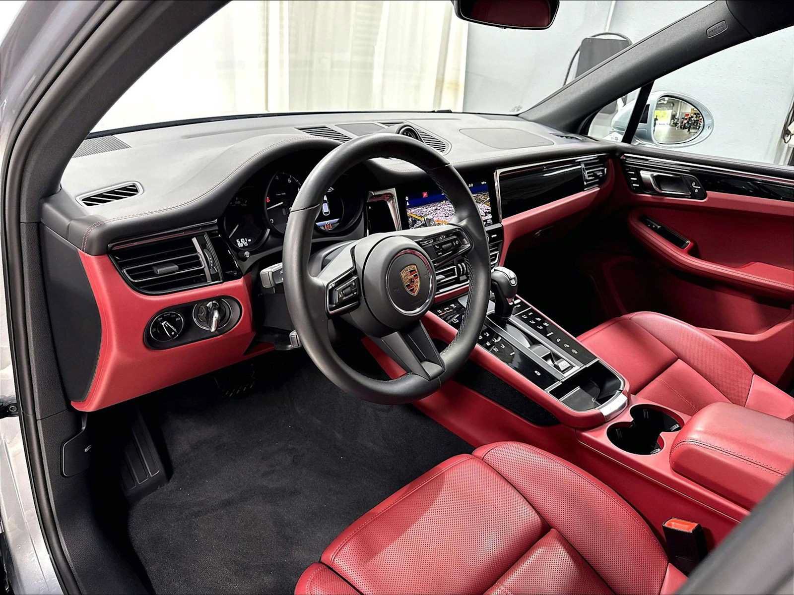 Used 2026 Porsche Macan AWD/4WD image 6