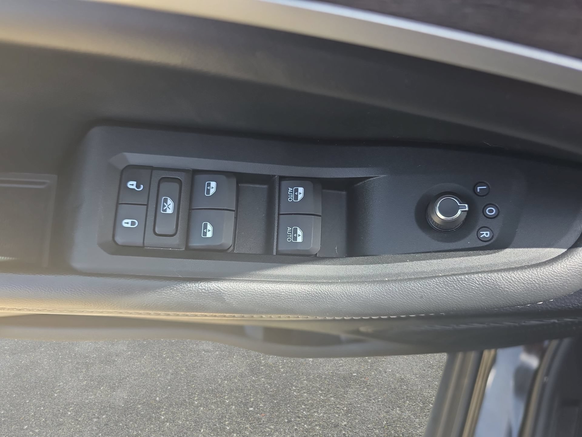 Used 2023 Jeep Grand Cherokee Limited w/ Trailer Tow Prep Group (B) AWD/4WD image 27