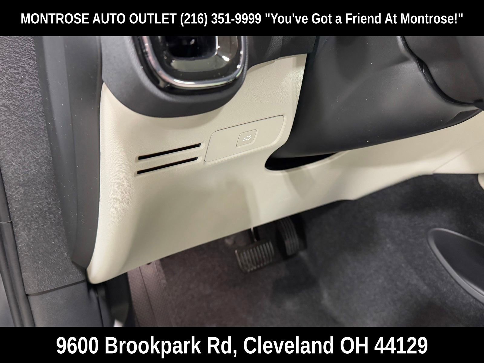 New 2026 Volvo XC40 B5 Plus w/ Protection Package Premier image 15