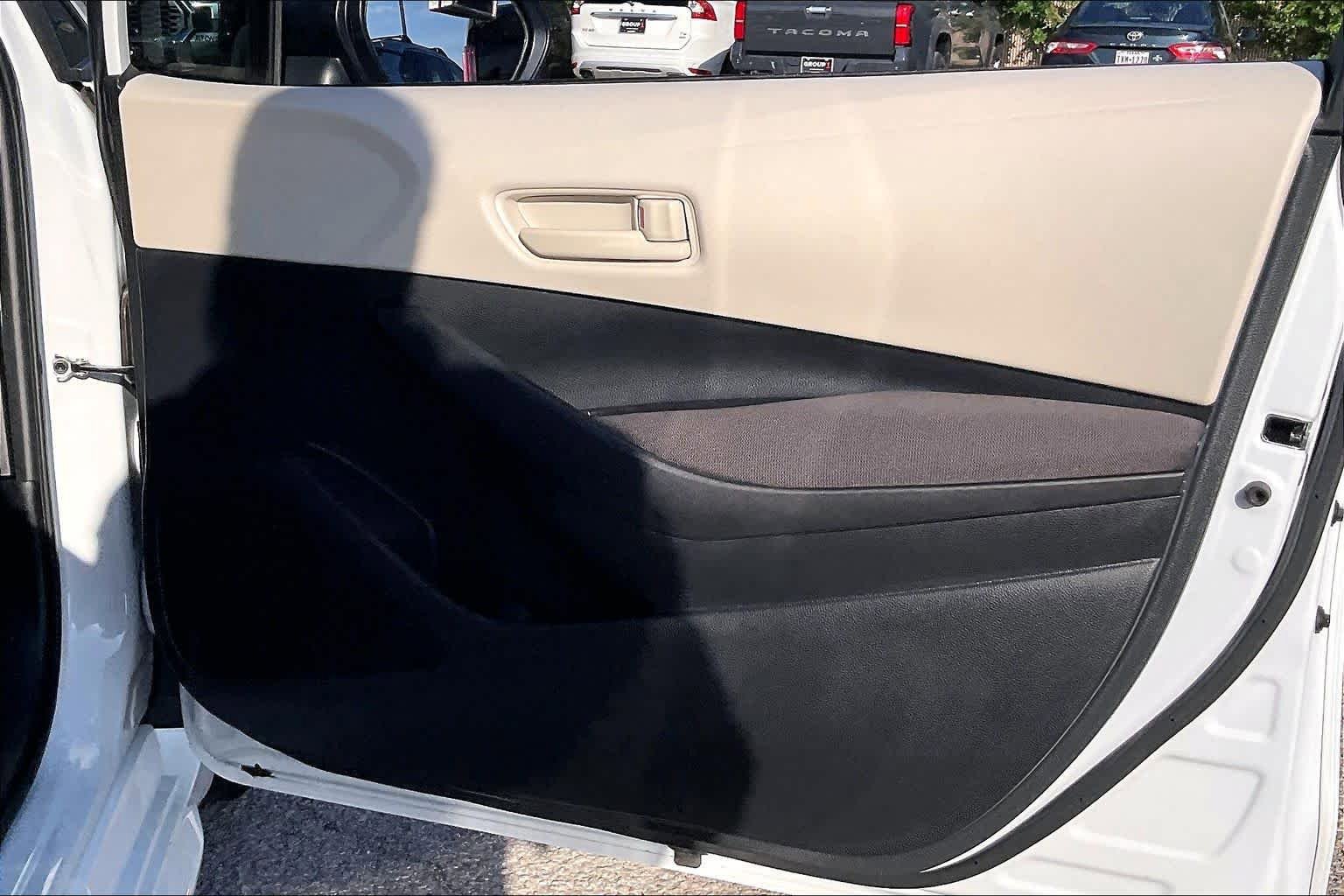 Used 2025 Toyota Corolla LE FWD image 22
