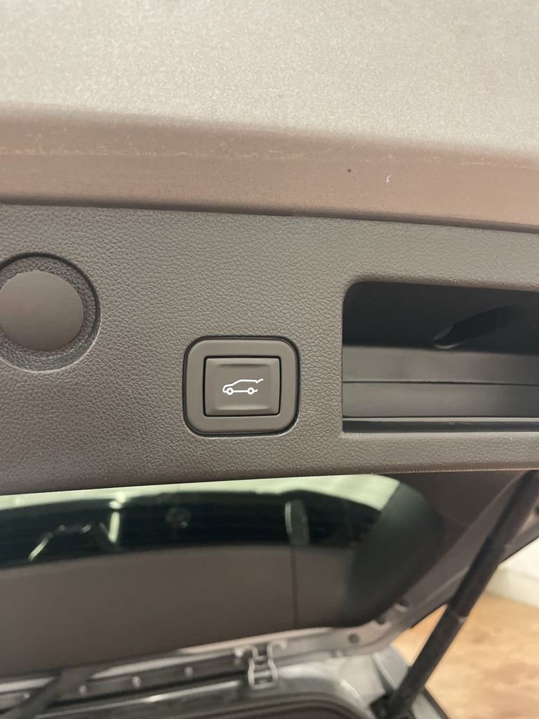 Used 2025 Chevrolet Equinox LT w/ Convenience Package II image 18