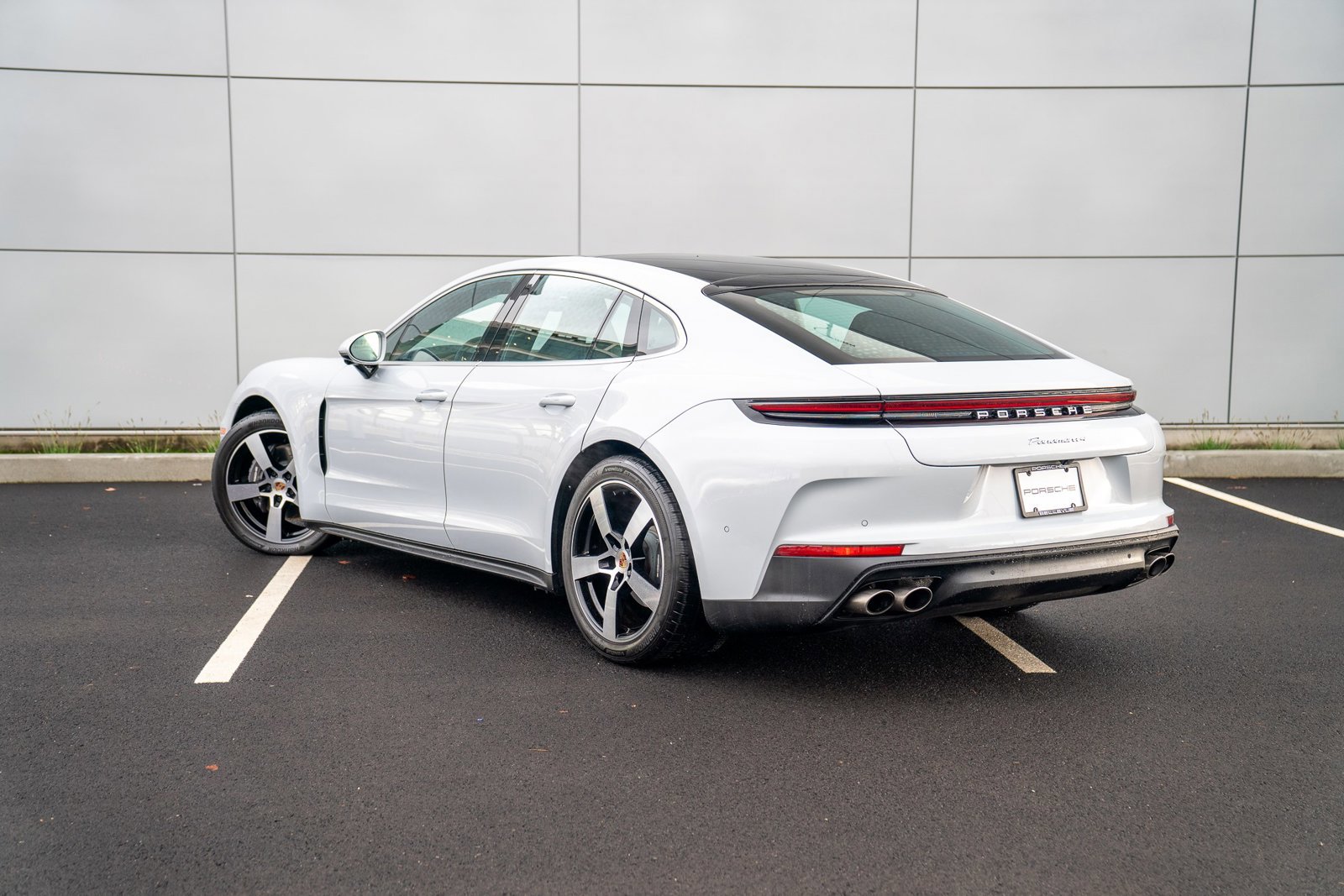 Used 2025 Porsche Panamera 4 image 3