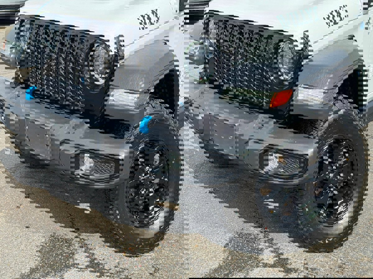 Used 2023 Jeep Wrangler Unlimited image 3