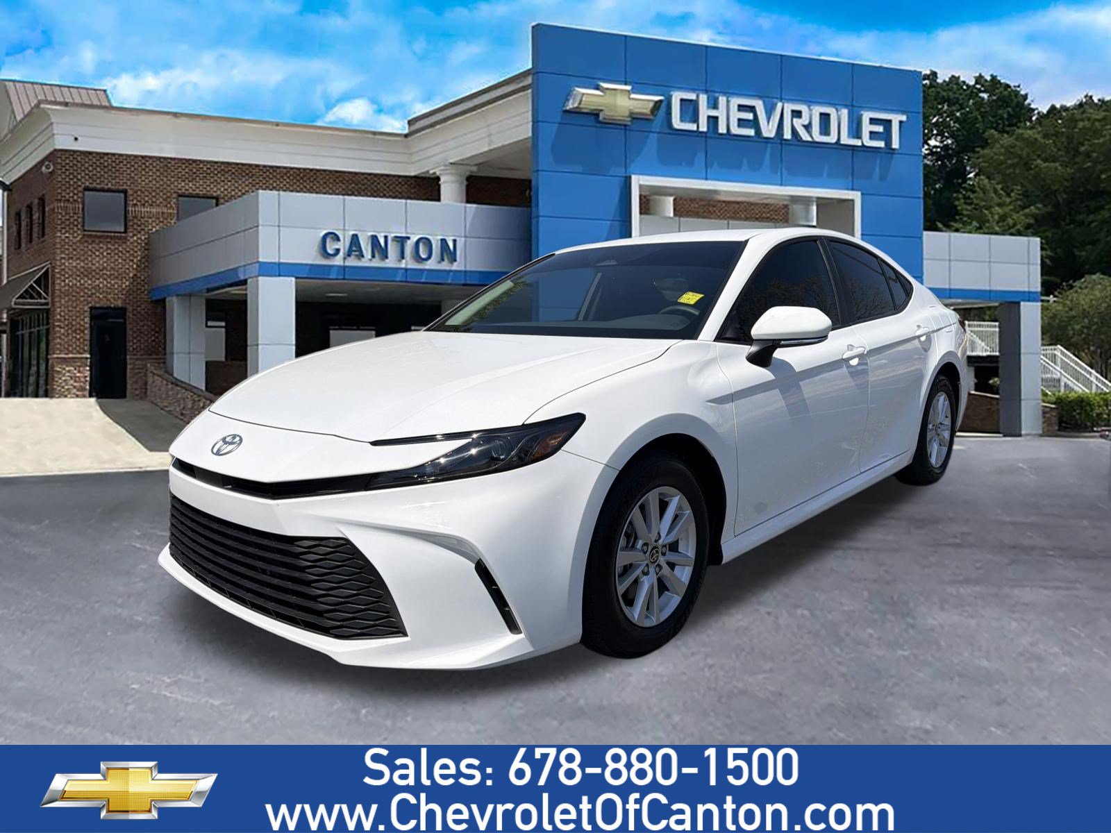 Used 2025 Toyota Camry LE FWD image 1