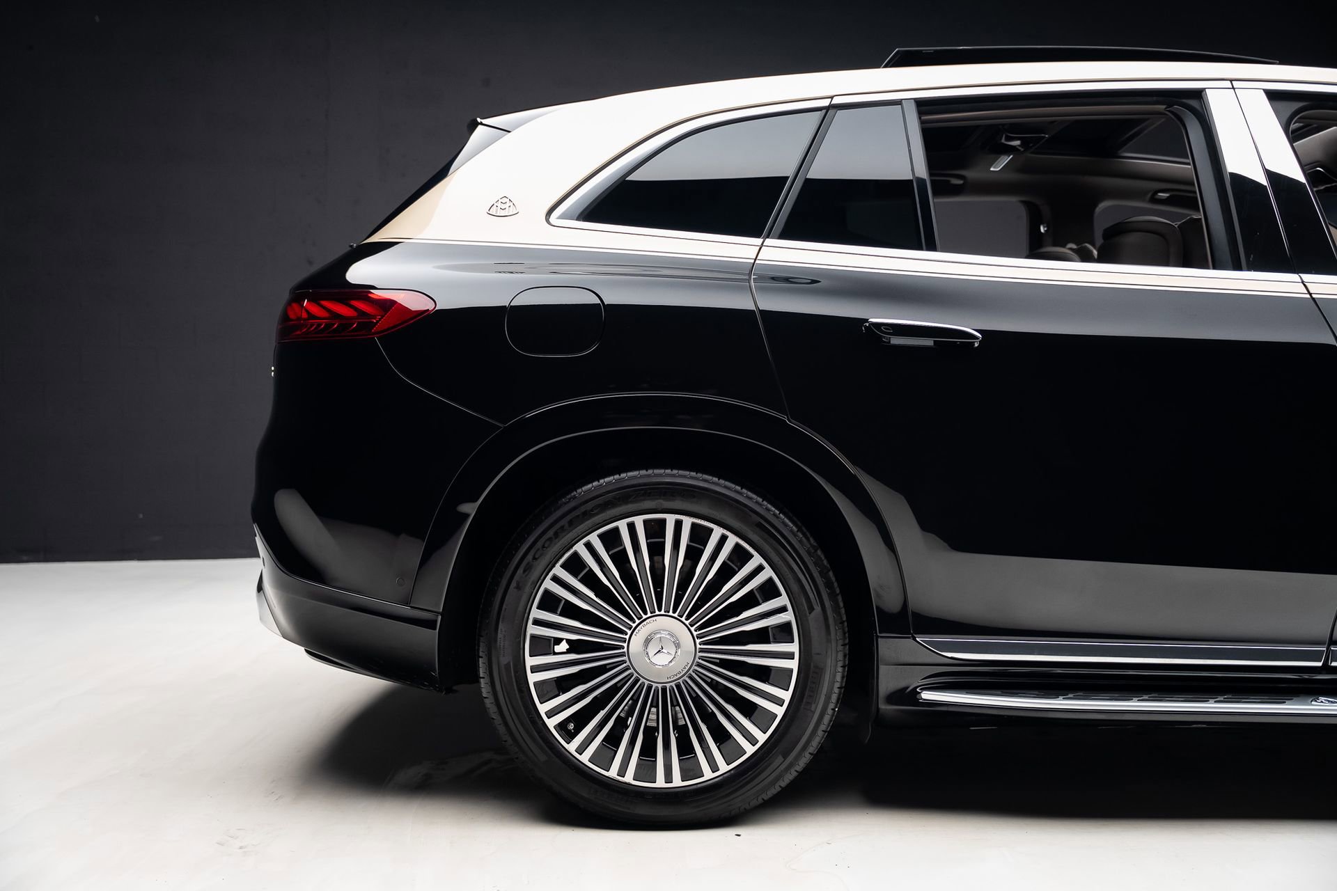 Used 2024 Mercedes-Benz Maybach EQS 680 4MATIC image 38