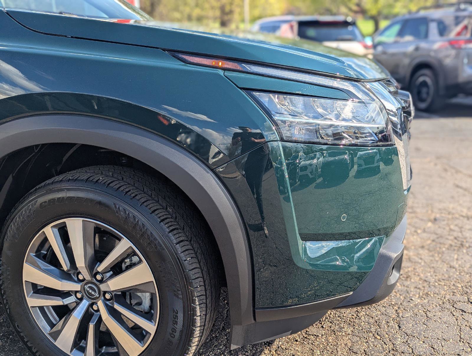 Used 2024 Nissan Pathfinder SL AWD/4WD image 7