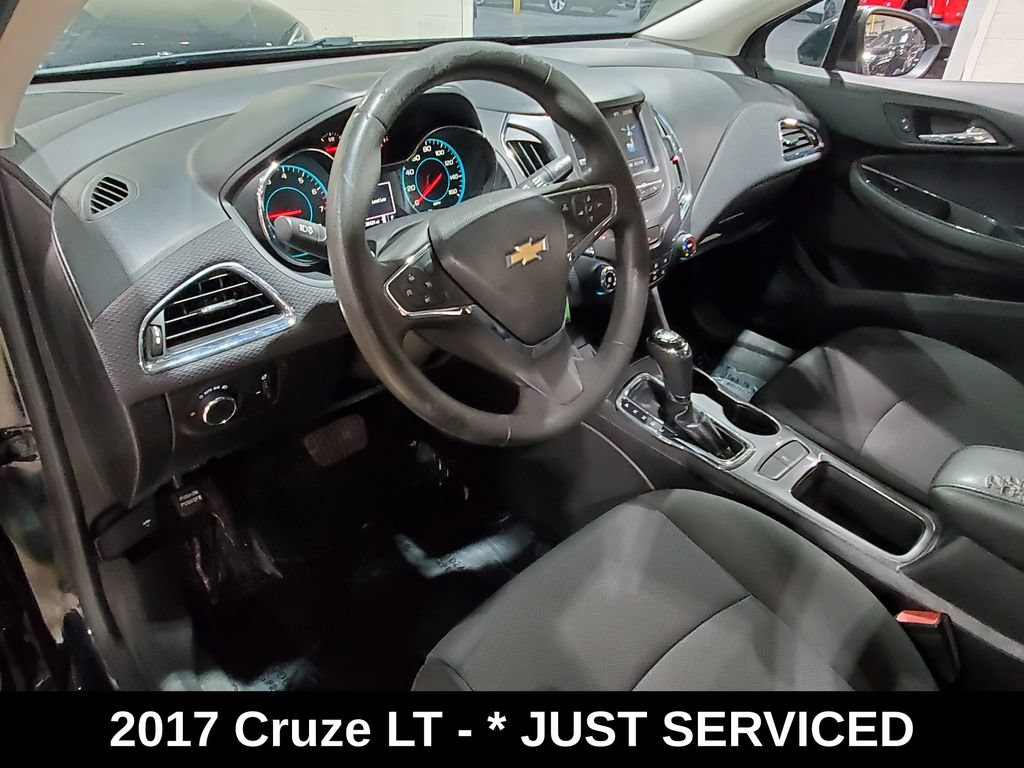 Used 2017 Chevrolet Cruze LT FWD image 7