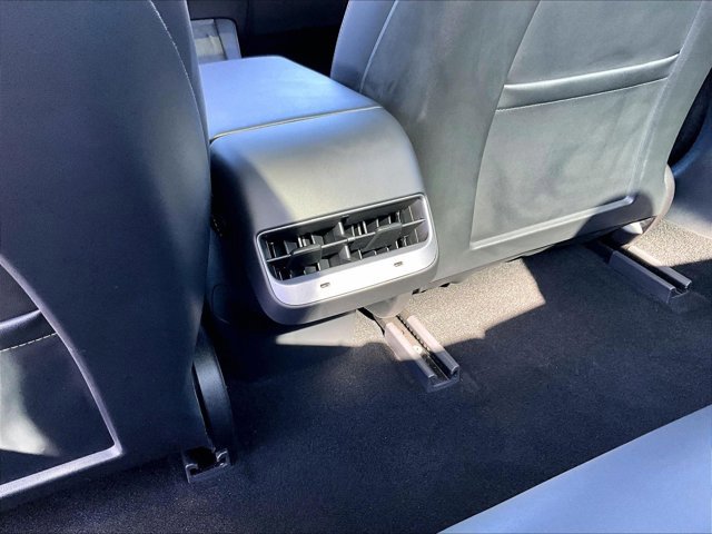 Used 2023 Tesla Model 3 Standard Range image 23