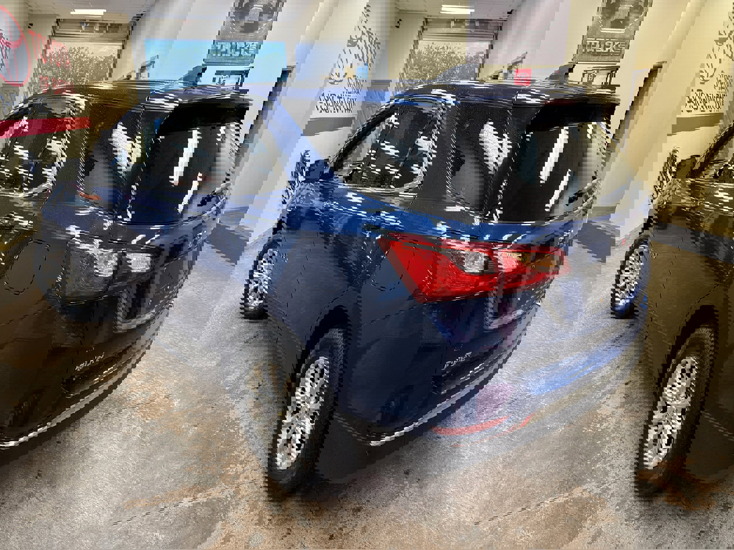 Used 2019 Chevrolet Equinox LT w/ Driver Convenience Package image 15