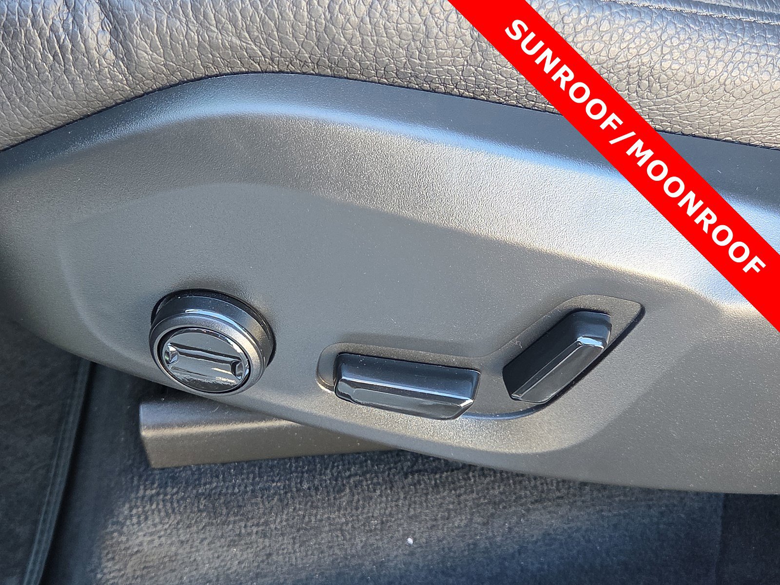 Used 2025 Volvo XC90 B6 Plus w/ Protection Package Premier image 16