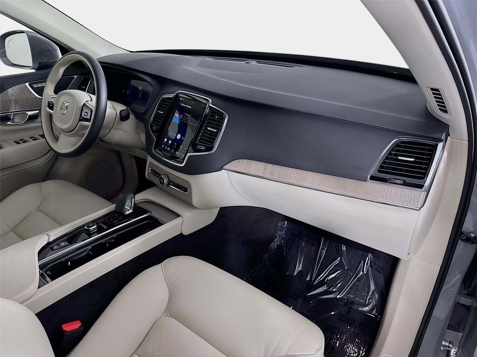 Used 2025 Volvo XC90 B6 Plus w/ Protection Package Premier AWD/4WD image 31