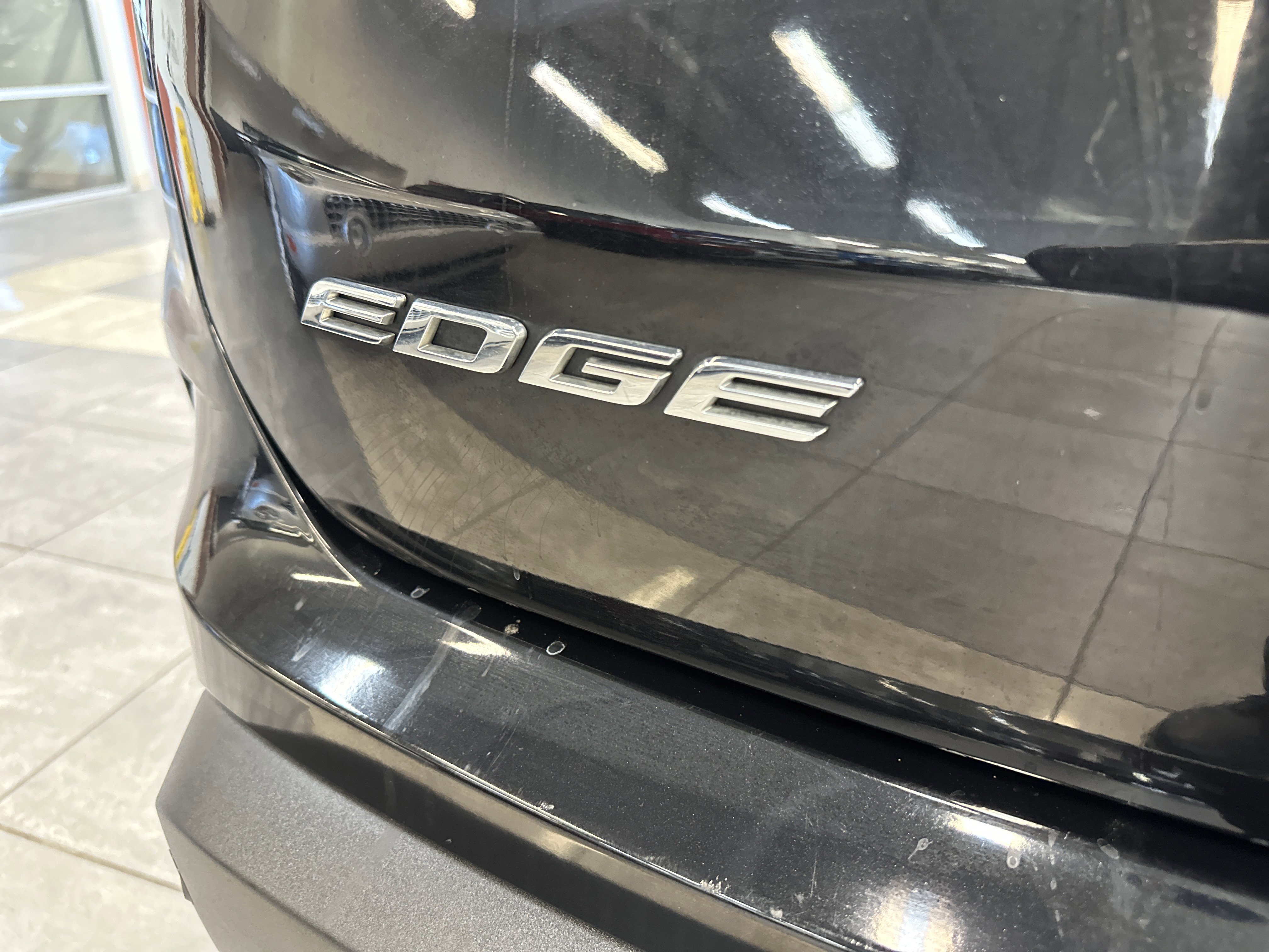 Used 2019 Ford Edge Titanium w/ Cold Weather Package image 10