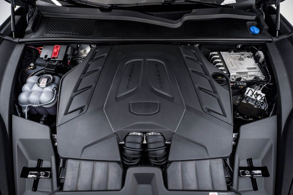 Certified 2025 Porsche Cayenne GTS AWD/4WD image 29