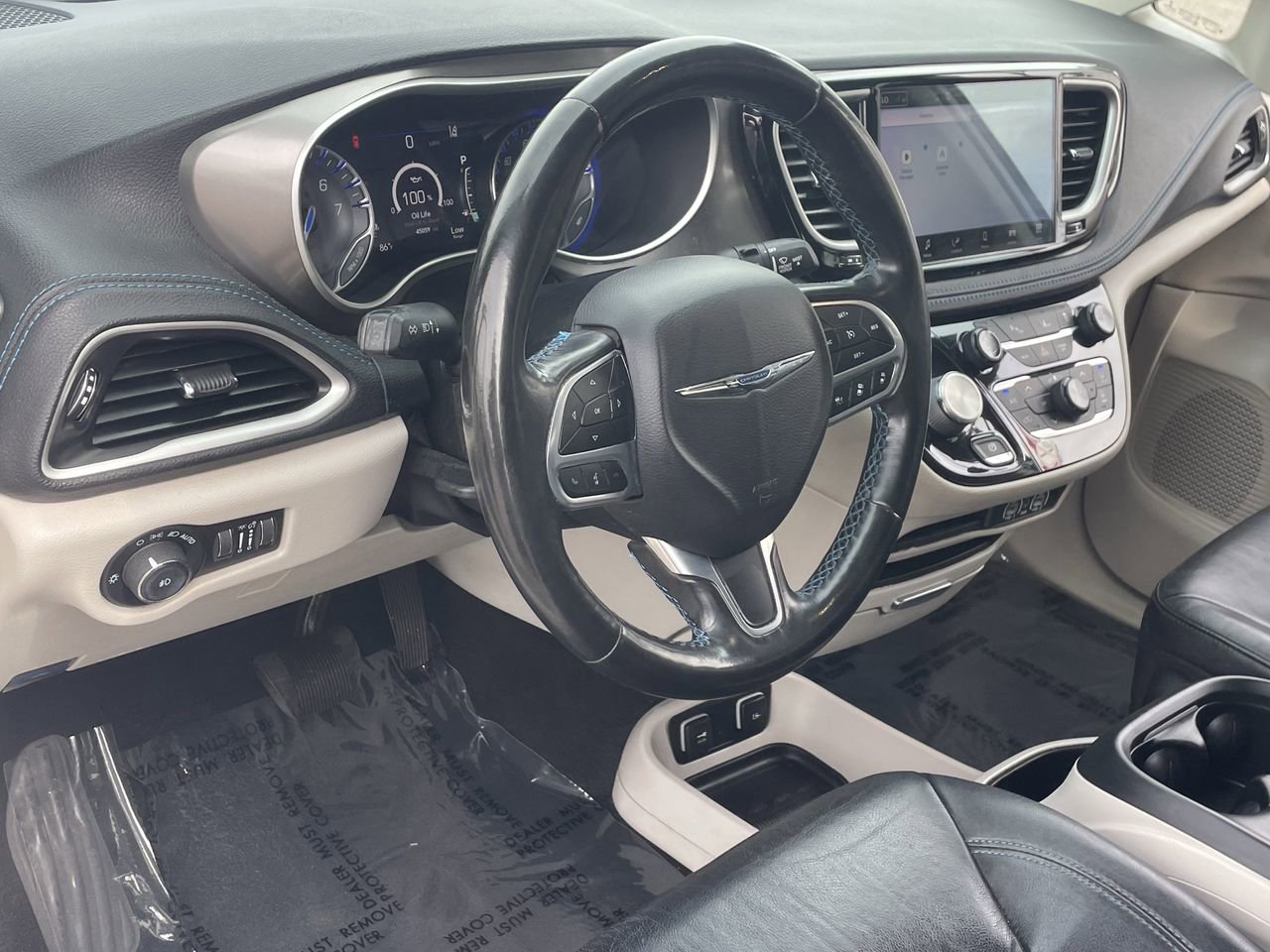 Used 2021 Chrysler Pacifica Touring-L image 23