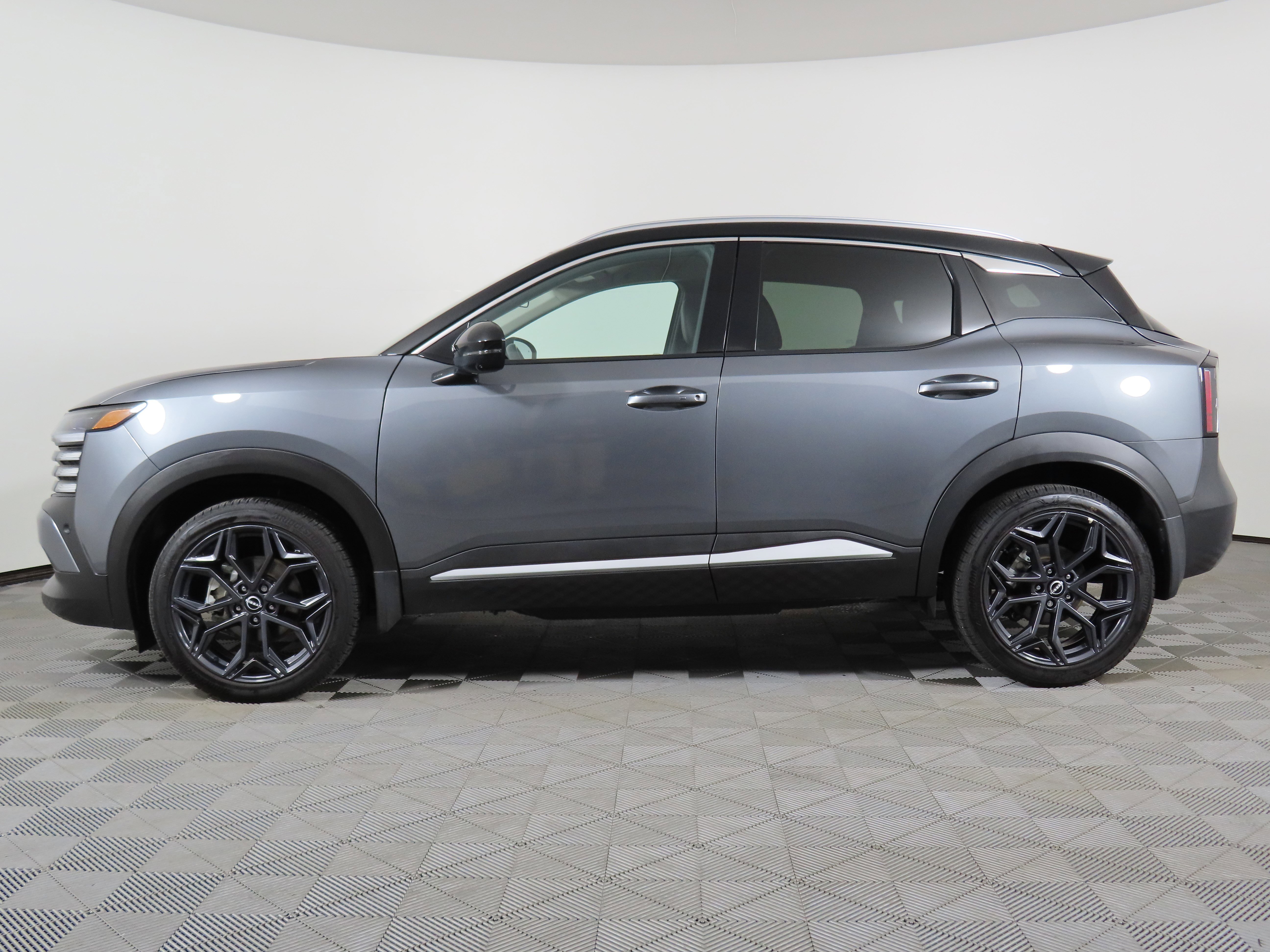 Certified 2025 Nissan Kicks SR image 38