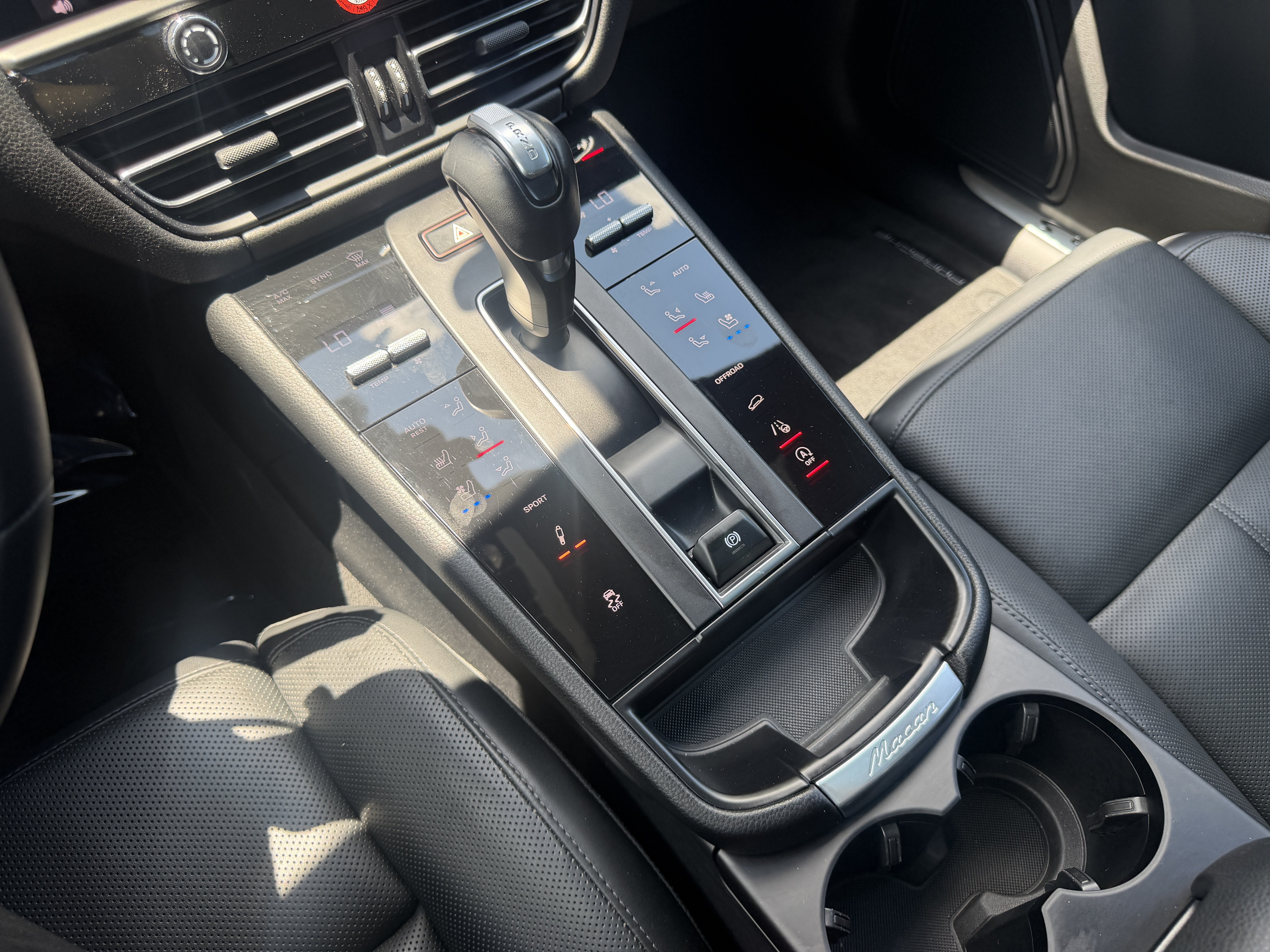 Certified 2023 Porsche Macan S AWD/4WD image 32